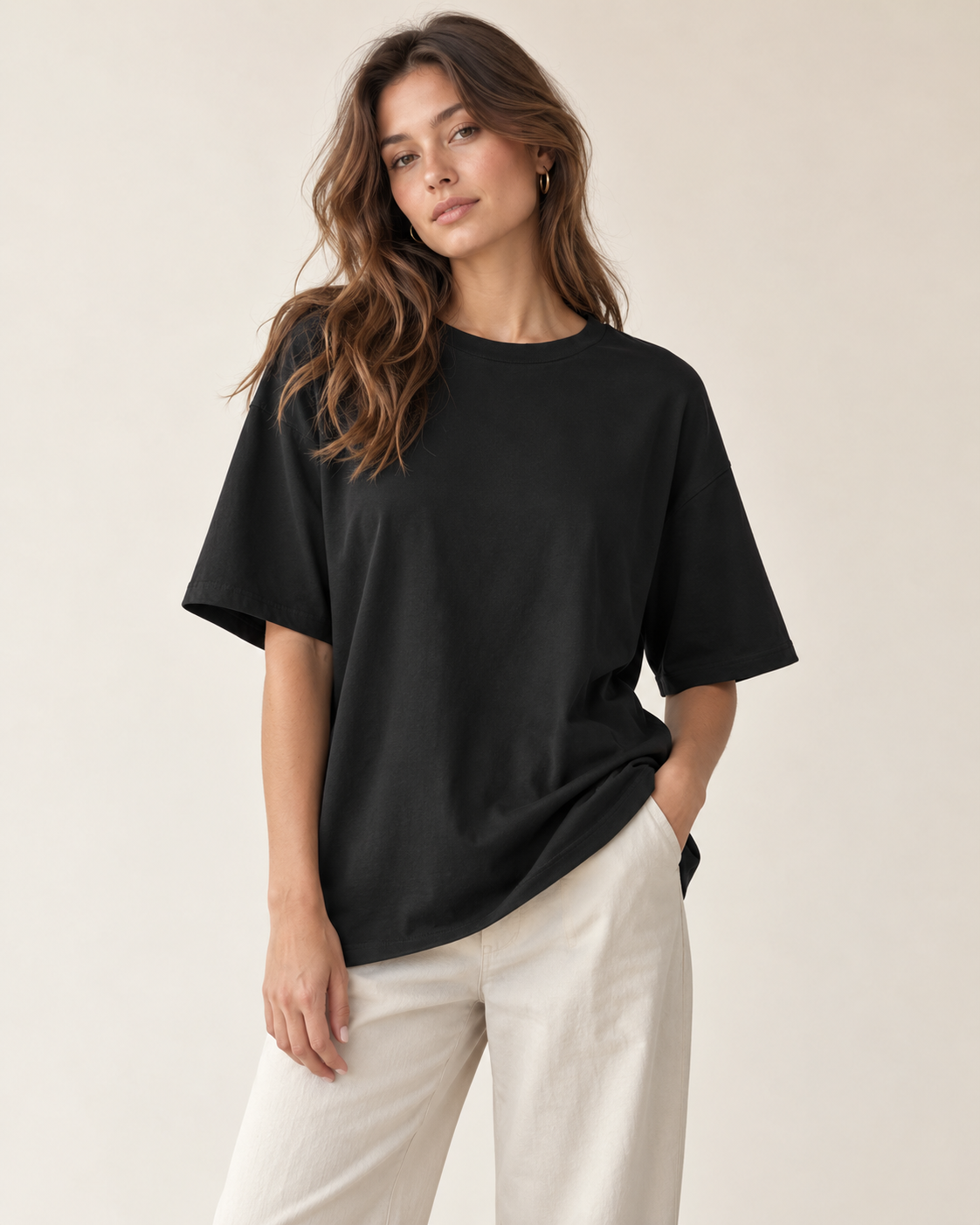 Woman wearing Maison Elin essential oversized t-shirt in black